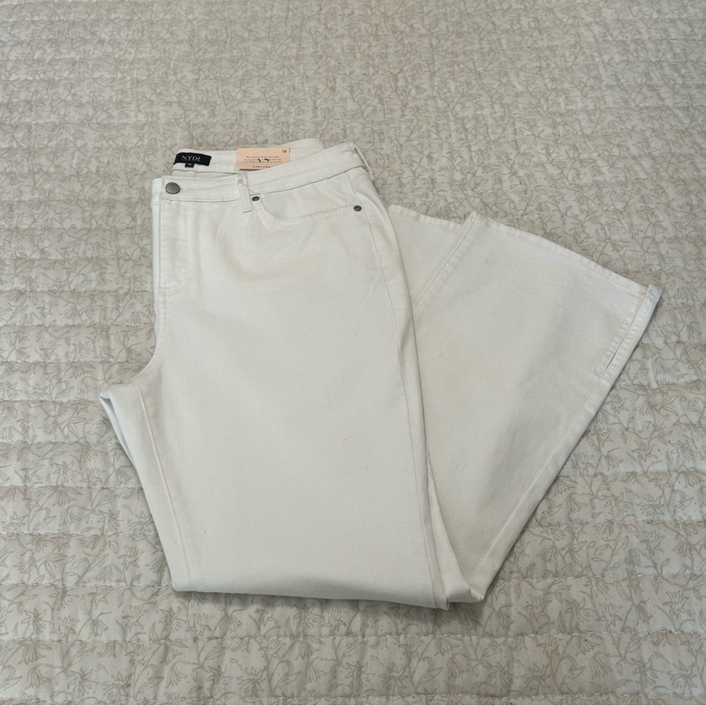 Women’s NWT NYDJ Lift & Tuck Bootcut Optic White Jeans Size: 16